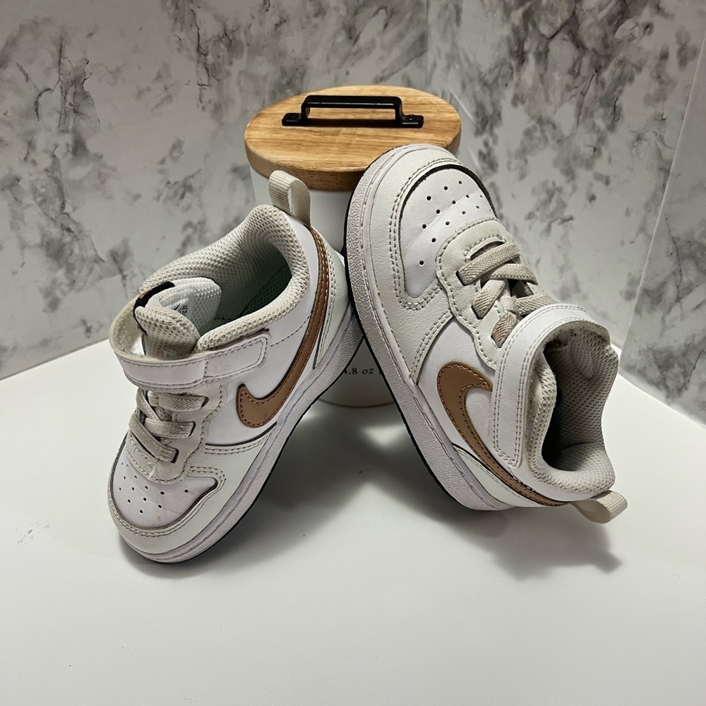 NIKE GIRLS COURT
BOROUGH 2 LOW TOP
SNEAKER - WHITE